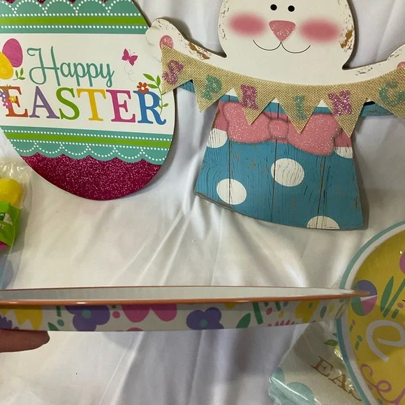 Easter Dinnerware Set & Decor,Platters, Napkins, Plastic Eggs 2 Wall Decorations - Picture 10 of 14